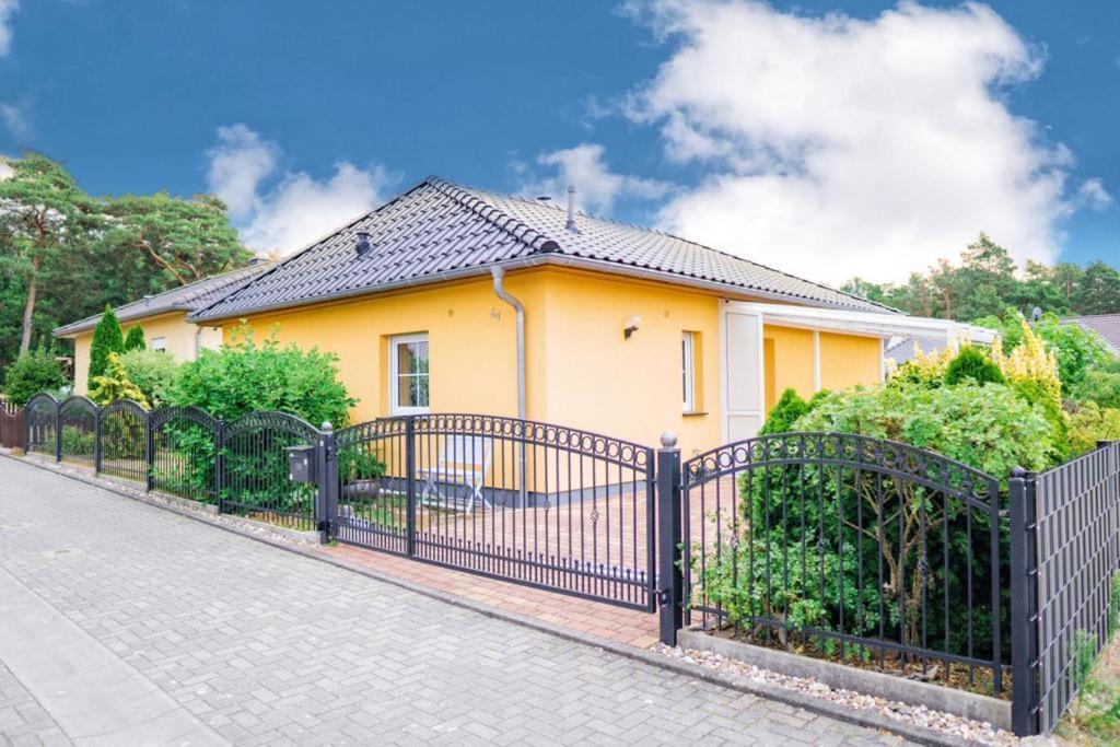 Haeuschen Am Waldrand Villa Тойпиц Екстериор снимка